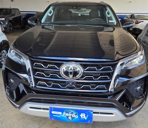 TOYOTA HILUX SW4 2.8 D-4D TURBO DIESEL SRX 7L 4X4 AUTOMÁTICO